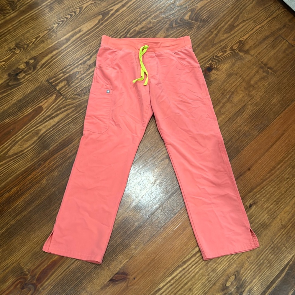 Figs scrubs cargo pants Medium petite pink